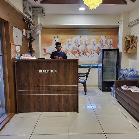 Hotel Shreeji'S Гандинагар Экстерьер фото