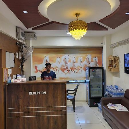 Hotel Shreeji'S Гандинагар Экстерьер фото