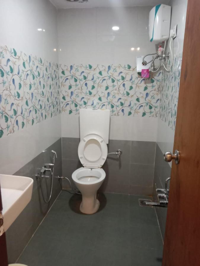 Hotel Shreeji'S Гандинагар Экстерьер фото