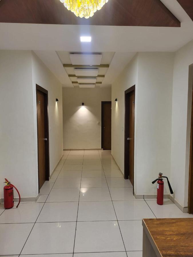 Hotel Shreeji'S Гандинагар Экстерьер фото