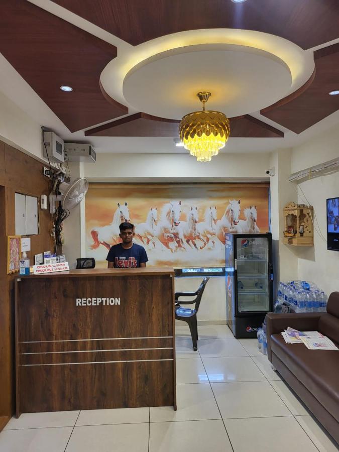 Hotel Shreeji'S Гандинагар Экстерьер фото